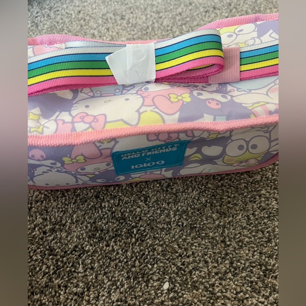 Hello Kitty NWT Cooler Belt Bag, insulated interior - Picture 7 of 7